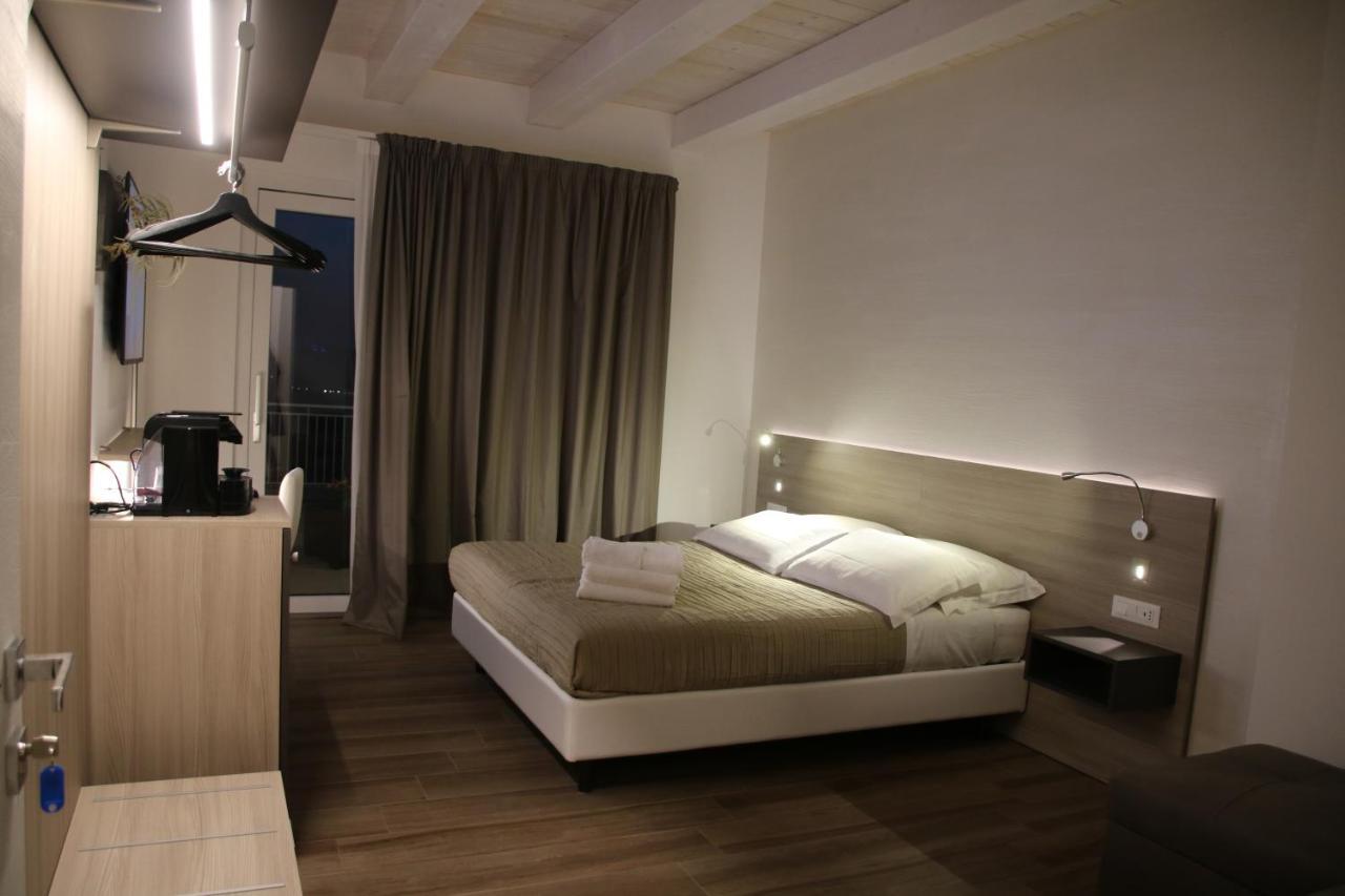 Casablanca Hotel ชิวิตาโนวา มาร์เค ภายนอก รูปภาพ
