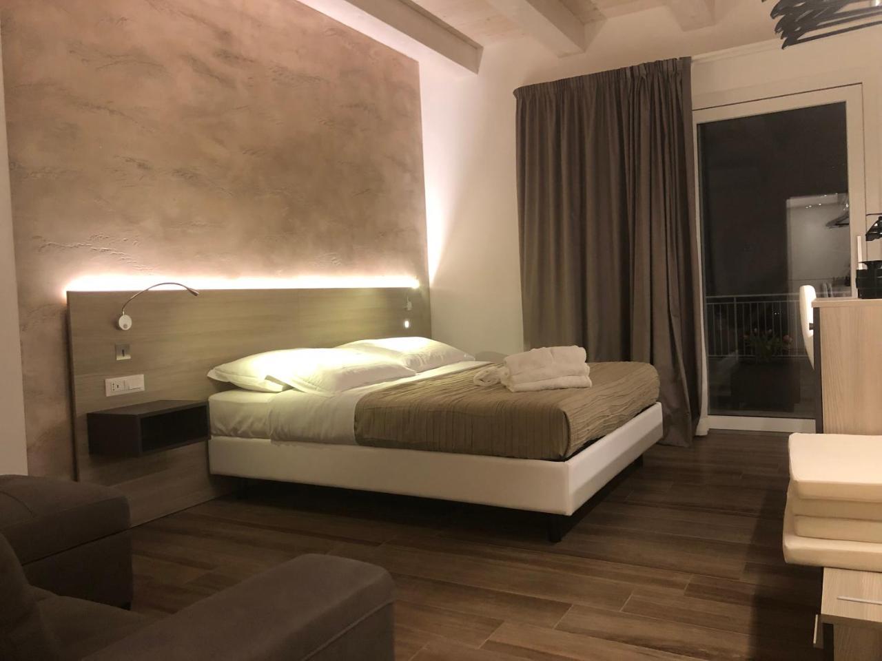 Casablanca Hotel ชิวิตาโนวา มาร์เค ภายนอก รูปภาพ