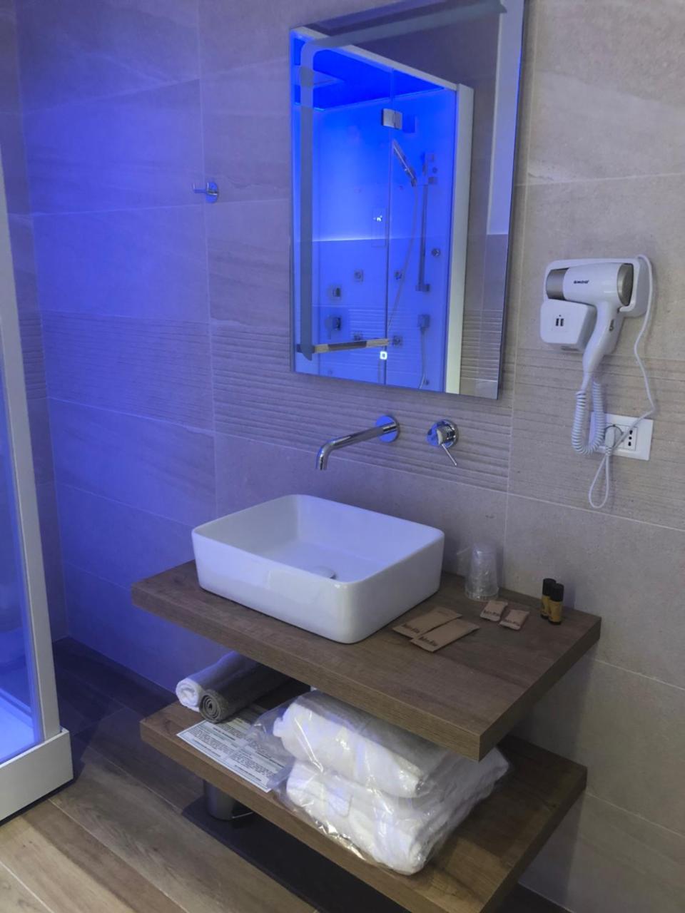 Casablanca Hotel ชิวิตาโนวา มาร์เค ภายนอก รูปภาพ