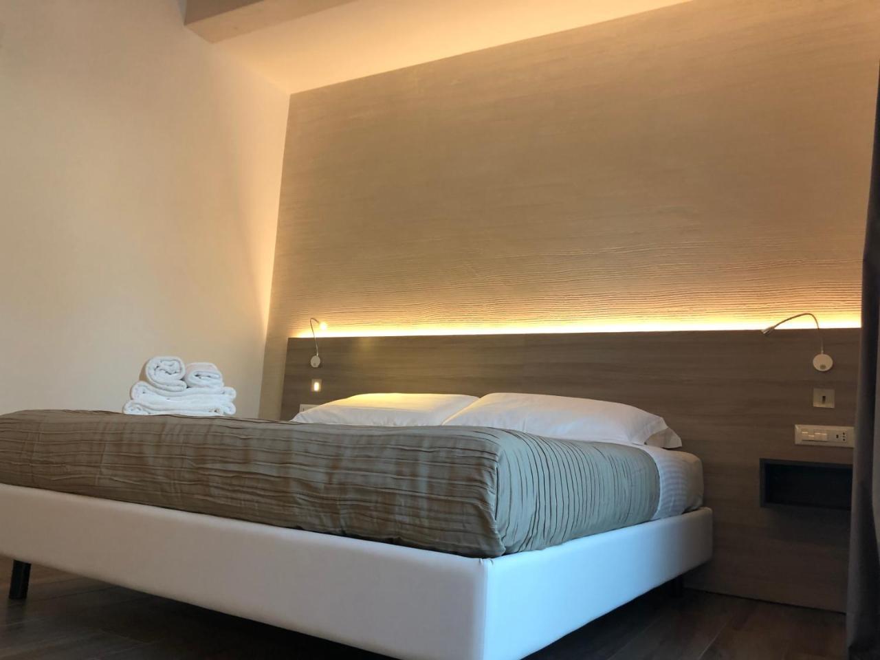 Casablanca Hotel ชิวิตาโนวา มาร์เค ภายนอก รูปภาพ